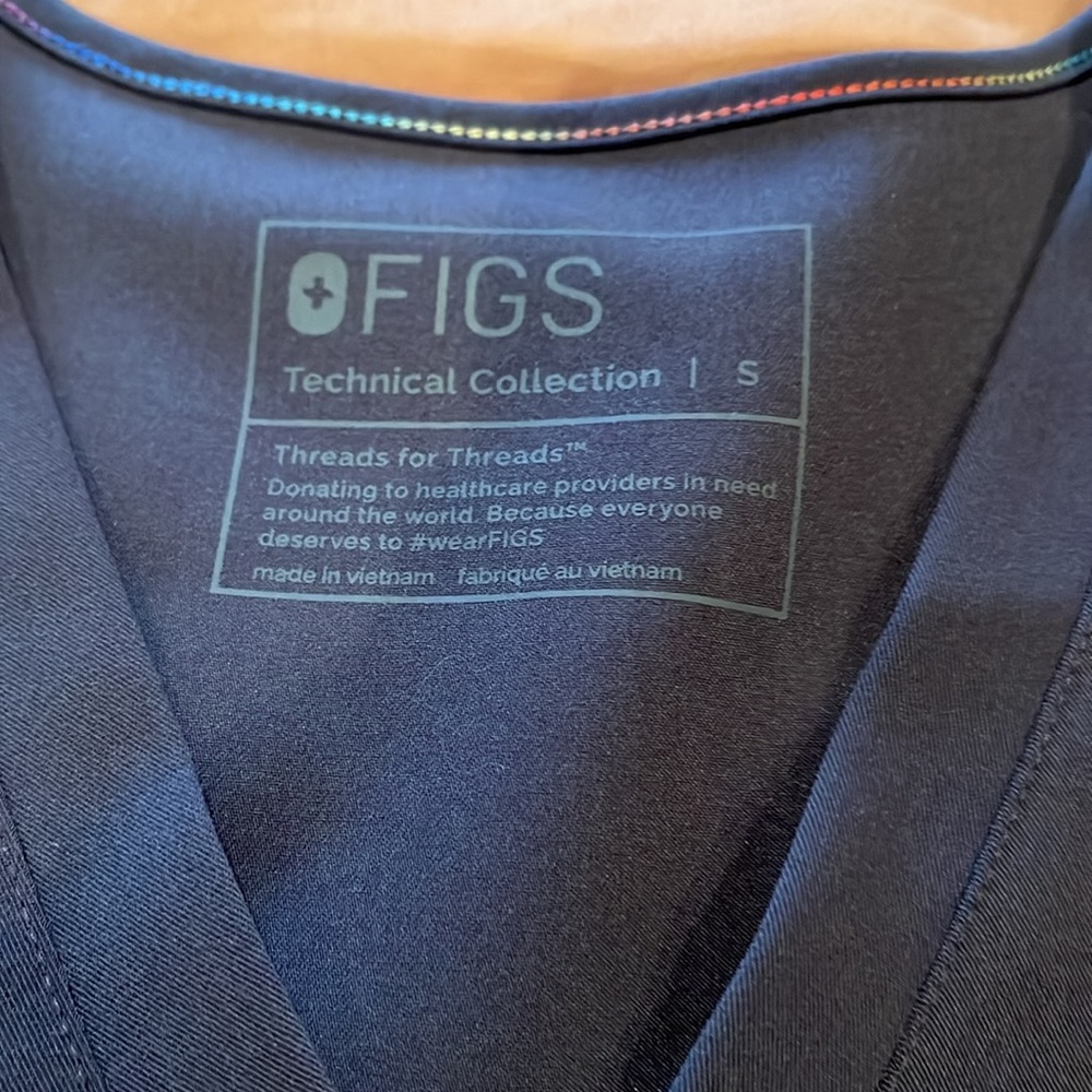 FIGS LIMITED EDITION PRIDE Scrub Set - Picture 3 of 6